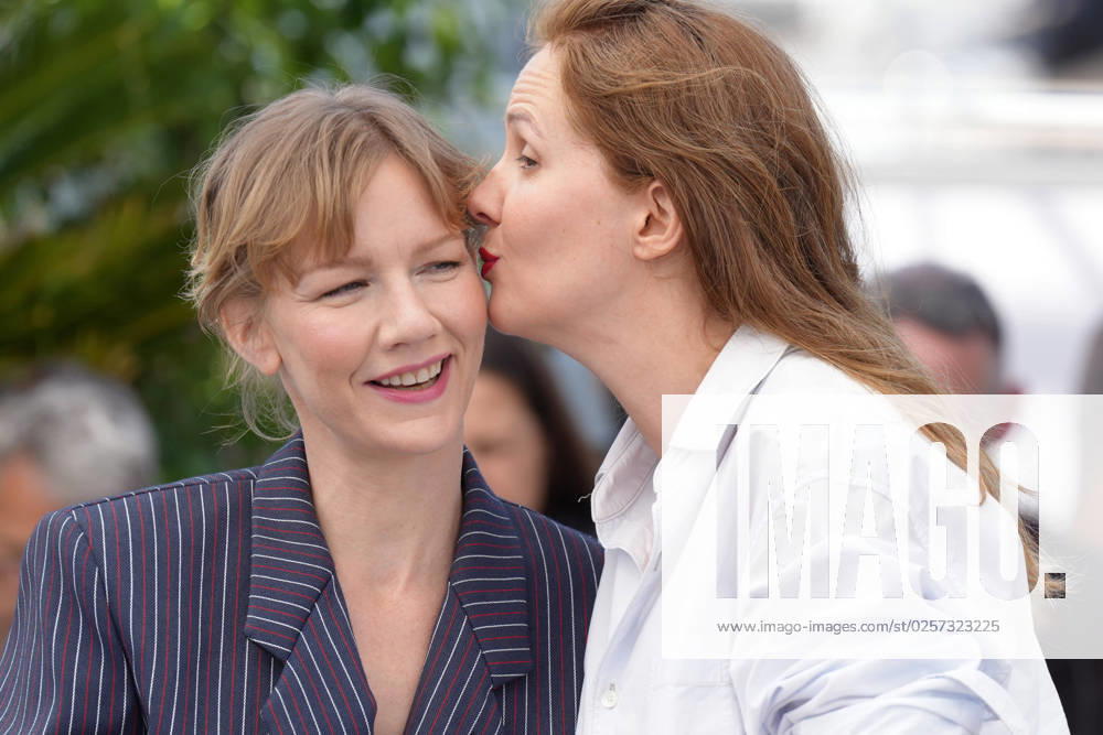 Internationale Filmfestspiele von Cannes, Anatomy of a Fall - Anatomie d une chute Photocall Sandra Hüller - Justine Triet CELEBRITES : 76 eme festival de Cannes - Photocall du film « Anatomie d une Chute (Anatomy Of A Fall) » - Cannes - 22 05 2023 NorbertScanella Panoramic