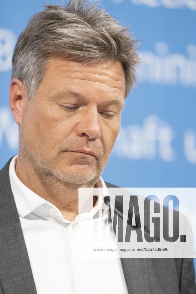 Pressestatement Energiestrompreis im Bundeswirtschaftsministerium Robert Habeck, Bundeswirtschaftsminister;Pressestatement Energiestrompreis im Bundeswirtschaftsministerium Robert Habeck, Bundeswirtschaftsminister, Berlin Berlin Deutschland BMWK