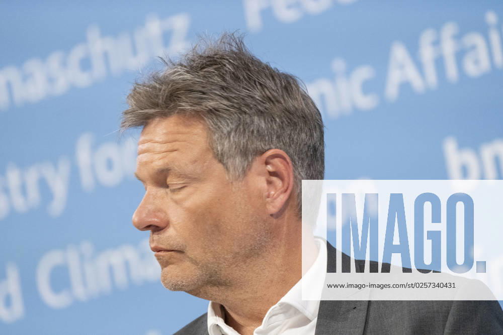 Pressestatement Energiestrompreis im Bundeswirtschaftsministerium Robert Habeck, Bundeswirtschaftsminister;Pressestatement Energiestrompreis im Bundeswirtschaftsministerium Robert Habeck, Bundeswirtschaftsminister, Berlin Berlin Deutschland BMWK