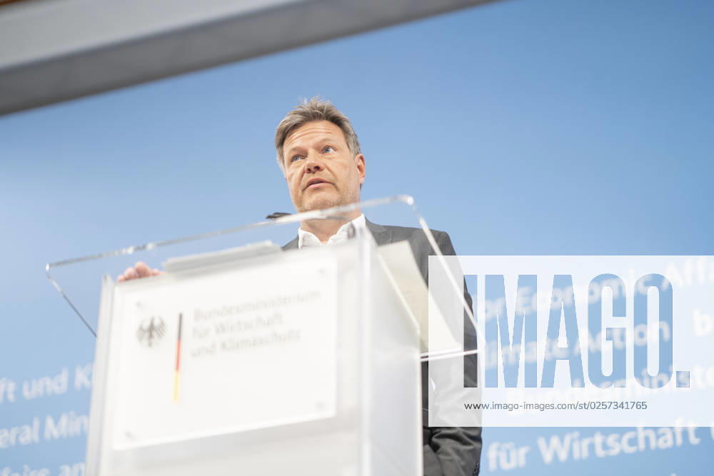 Pressestatement Energiestrompreis im Bundeswirtschaftsministerium Robert Habeck, Bundeswirtschaftsminister;Pressestatement Energiestrompreis im Bundeswirtschaftsministerium Robert Habeck, Bundeswirtschaftsminister, Berlin Berlin Deutschland BMWK