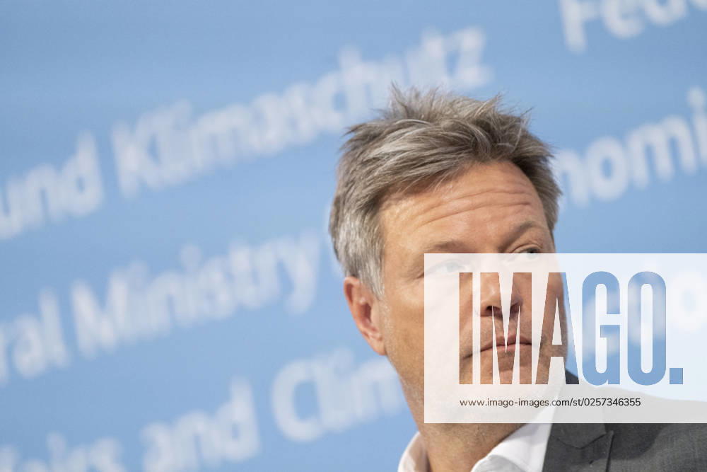 Pressestatement Energiestrompreis im Bundeswirtschaftsministerium Robert Habeck, Bundeswirtschaftsminister;Pressestatement Energiestrompreis im Bundeswirtschaftsministerium Robert Habeck, Bundeswirtschaftsminister, Berlin Berlin Deutschland BMWK