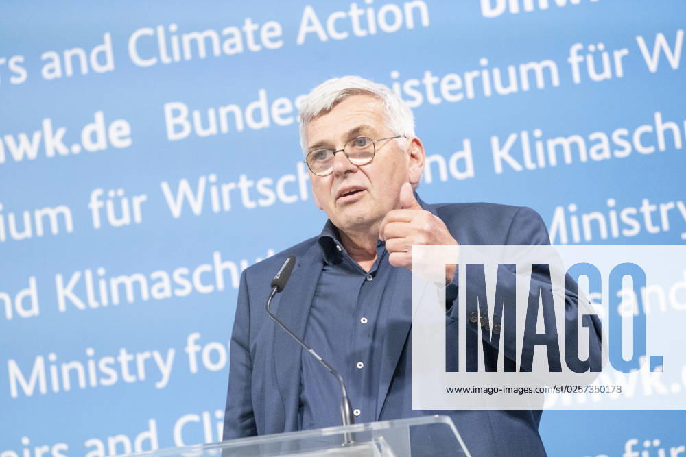 Pressestatement Energiestrompreis im Bundeswirtschaftsministerium Jörg Hofmann, Erster Vorsitzender Gewerkschaft IG Metall;Pressestatement Energiestrompreis im Bundeswirtschaftsministerium Jörg Hofmann, Erster Vorsitzender Gewerkschaft IG Metall, Berlin Berlin Deutschland BMWK