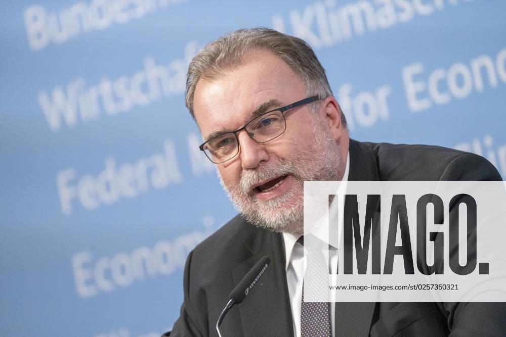 Pressestatement Energiestrompreis im Bundeswirtschaftsministerium Prof. Dr.-Ing. Siegfried Russwurm, Präsident Bundesverband der Deutschen Industrie BDI;Pressestatement Energiestrompreis im Bundeswirtschaftsministerium Prof. Dr.-Ing. Siegfried Russwurm, Präsident Bundesverband der Deutschen Industrie BDI, Berlin Berlin Deutschland BMWK