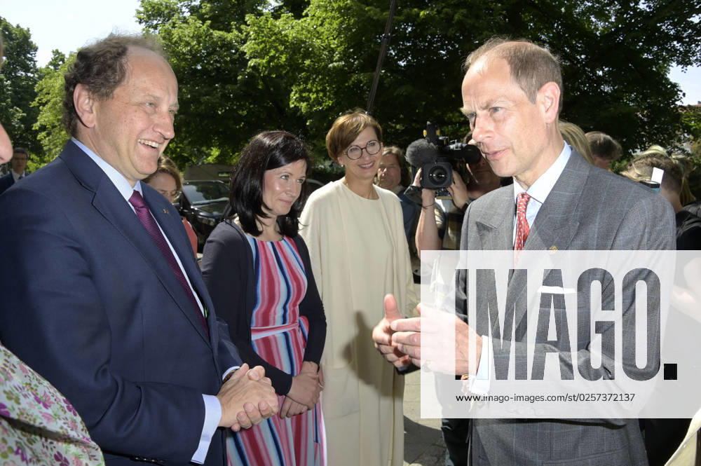 Alexander Graf Lambsdorff, Katharina Günther-Wünsch, Bettina Stark-Watzinger und Prinz Edward beim Besuch der Schule am Schillerpark im Rahmen der Verleihung des Duke Award im Wedding. Berlin