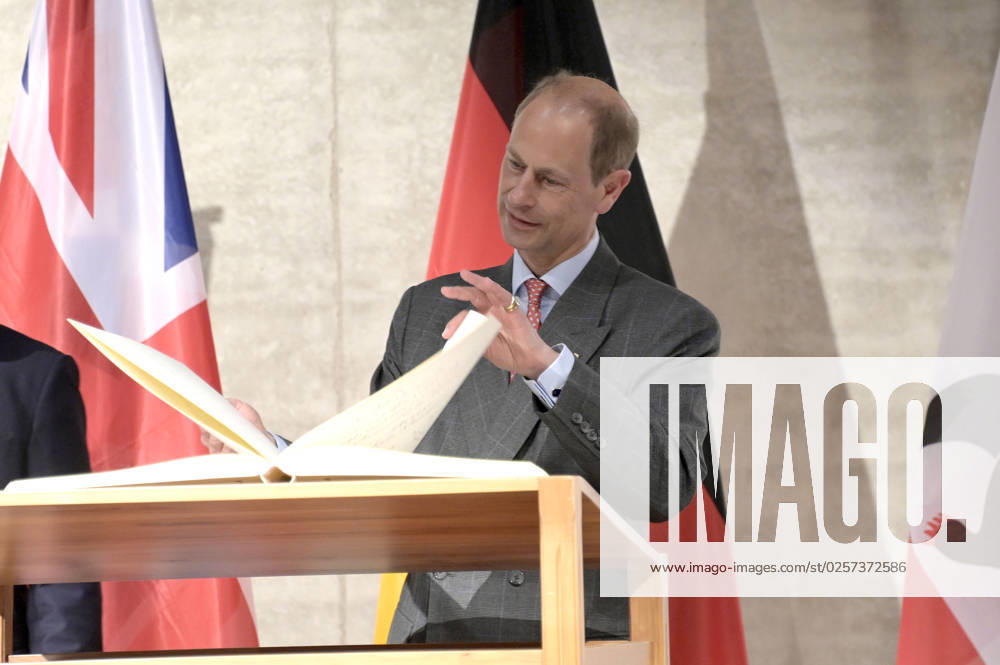 Prinz Edward bei der Eintragung ins Goldene Buch von Berlin und der Verleihung des The Duke of Edinburghs International Award in Deutschland in der James-Simon-Galerie. Berlin
