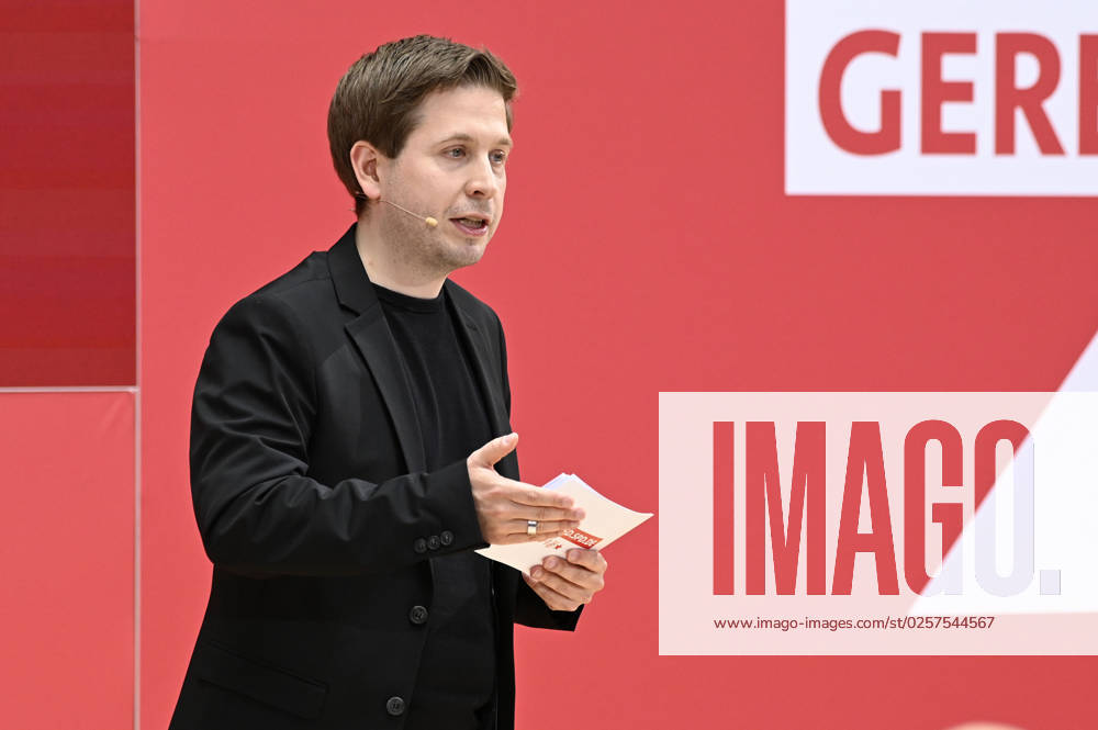 Kevin Kühnert bei der Jubiläumsveranstaltung der SPD Fortschritt braucht Gerechtigkeit - Seit 160 Jahren Ideen für morgen im Willy-Brandt-Haus. Berlin