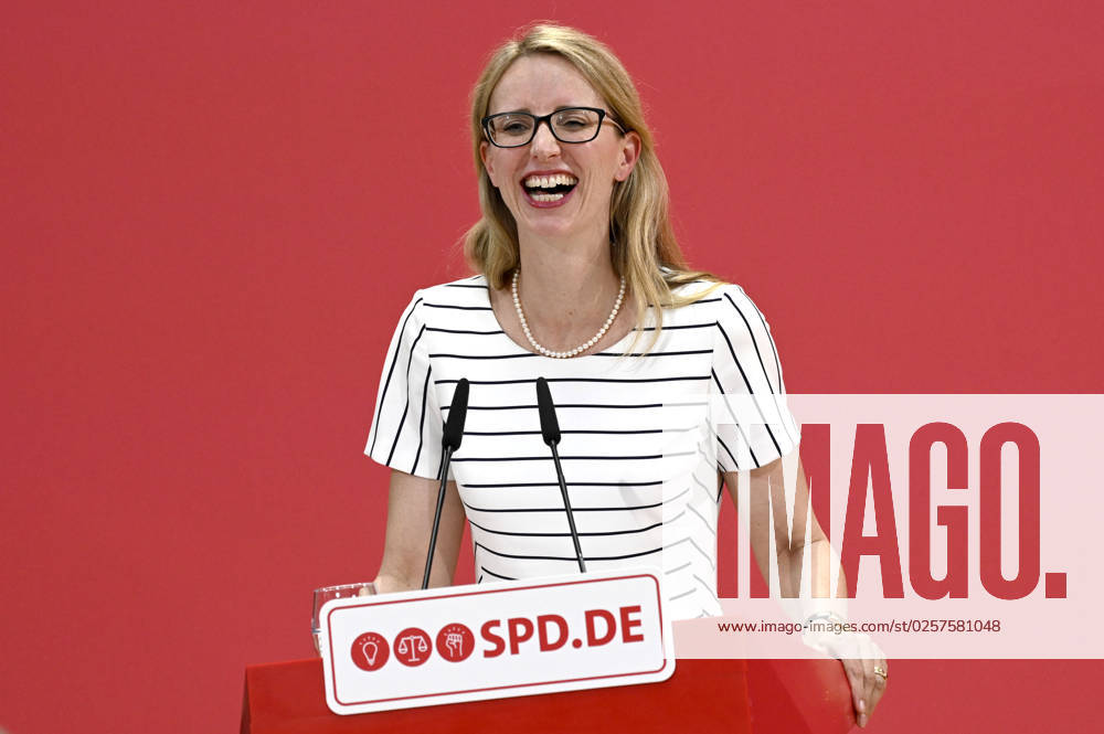 Natalie Pawlik bei der Jubiläumsveranstaltung der SPD Fortschritt braucht Gerechtigkeit - Seit 160 Jahren Ideen für morgen im Willy-Brandt-Haus. Berlin