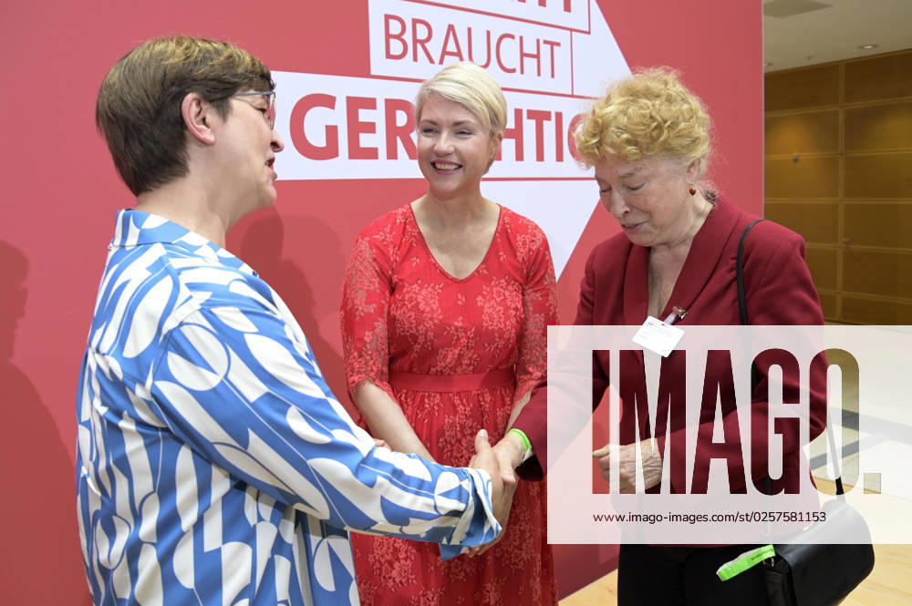 Saskia Esken, Manuela Schwesig und Gesine Schwan bei der Jubiläumsveranstaltung der SPD Fortschritt braucht Gerechtigkeit - Seit 160 Jahren Ideen für morgen im Willy-Brandt-Haus. Berlin