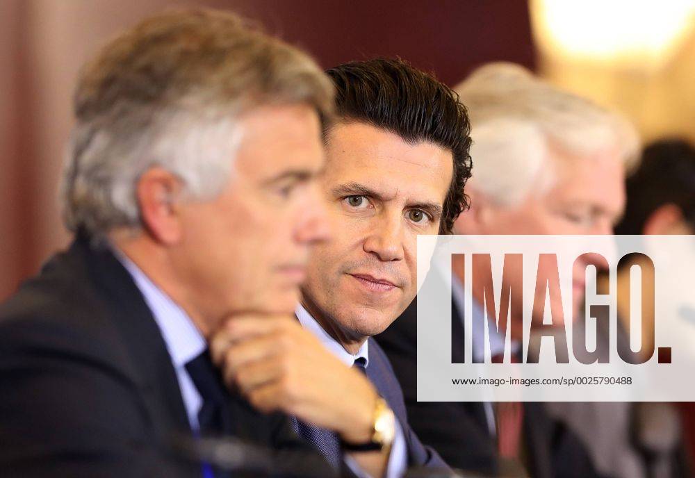 (161012) -- BEIJING, Oct. 12. 2016 -- Christophe Dubi (2nd L), the IOC s executive director of the Olympic Games Olympische Spiele Olympia OS attends the press conference PK Pressekonferenz for the 1st Meeting of the IOC Coordination Commission for the XXIV Olympic Winter games Winterspiele Spiele Summer games Beijing 2022 in Beijing, capital of China, Oct. 12, 2016. ) (SP)CHINA-BEIJING-2022 OLYMPIC WINTER GAMES-IOC COORDINATION COMMISSION-PRESS CONFERENCE (CN) WangxLili