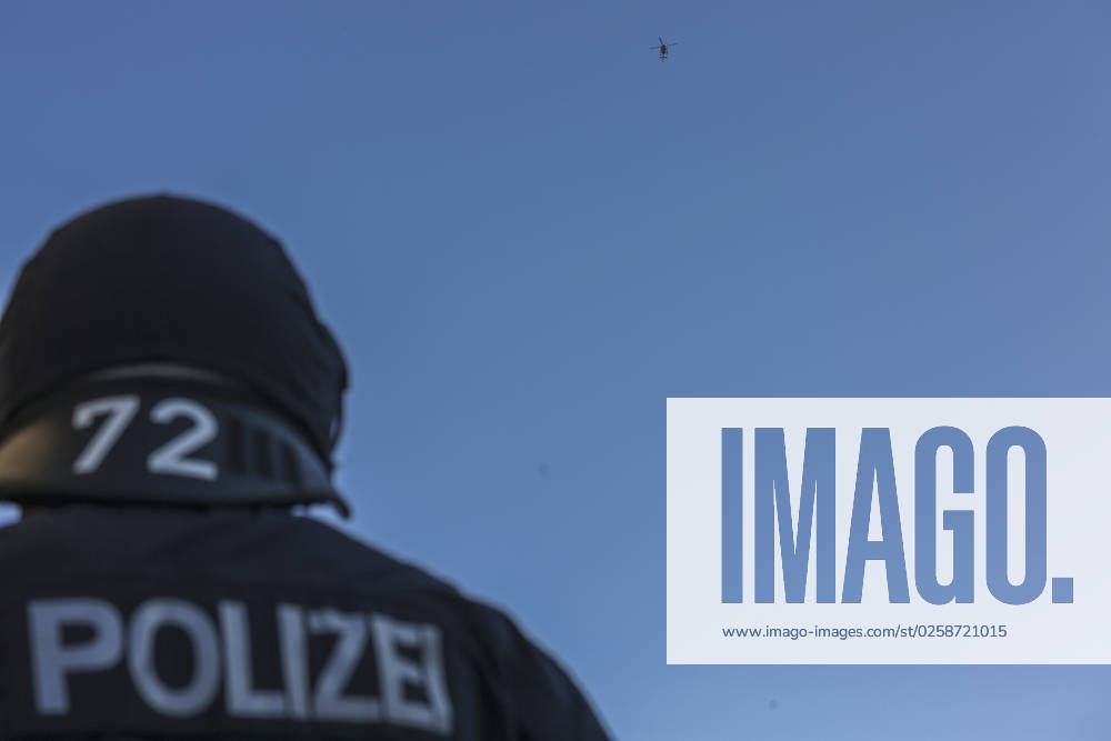 Tag X Leipzig Demos, Leipzig: Anlässlich der gefällten Urteile im sog. Antifa Ost Prozess gingen am Samstag mehrere tausend Menschen in Leipzig auf die Straße. In Connewitz gab es Krawalle, ein Demonstrationsteil der angemeldeten Versammlung wurde über insgesamt 10 Stunden und 37 Minuten eingekesselt. Sachsen Deutschlen Versammlungen Tag X Leipzig-02