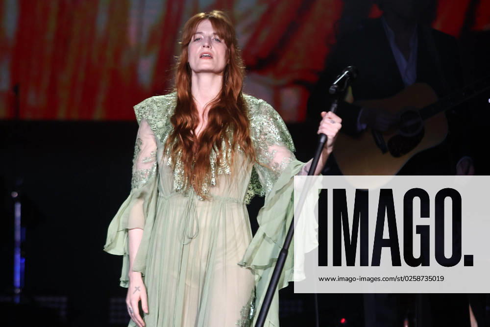 SÃO PAULO, SP - 04.06.2023: MITA FESTIVAL EM SÃO PAULO - Singer Florence Welch performs with Florence + The Machine at the second edition of the MITA Festival in São Paulo held in Novo Anhangabaú, downtown, this Sunday night (04) x2384580x YurixMurakami