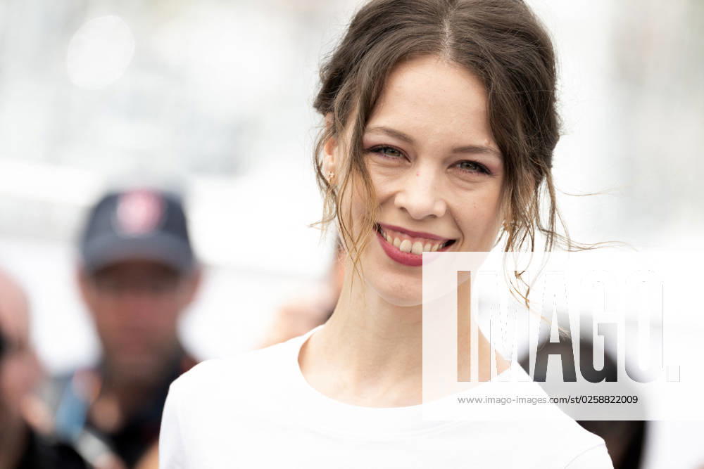 Cannes - Un Certain Regard Photocall Paula Beer attends the photocall for the Un Certain Regard jury at the 76th annual Cannes film festival at Palais des Festivals on May 17, 2023 in Cannes, France. Photo by David Niviere ABACAPRESS.COM CANNES France