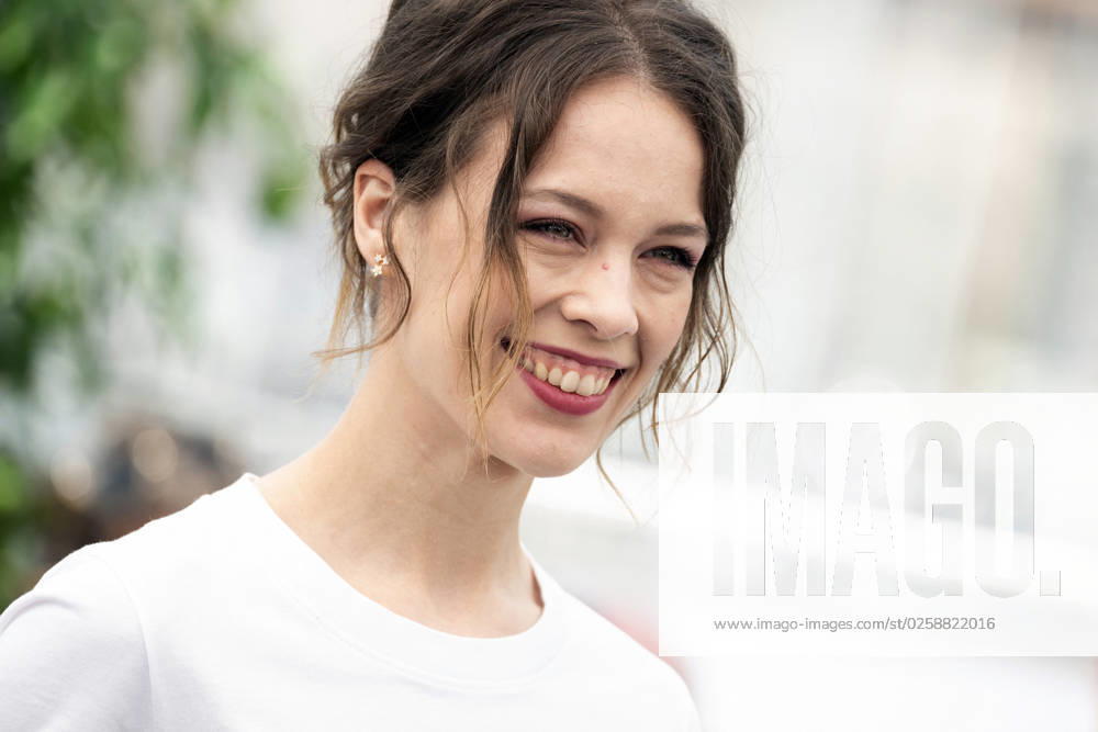 Cannes - Un Certain Regard Photocall Paula Beer attends the photocall for the Un Certain Regard jury at the 76th annual Cannes film festival at Palais des Festivals on May 17, 2023 in Cannes, France. Photo by David Niviere ABACAPRESS.COM CANNES France