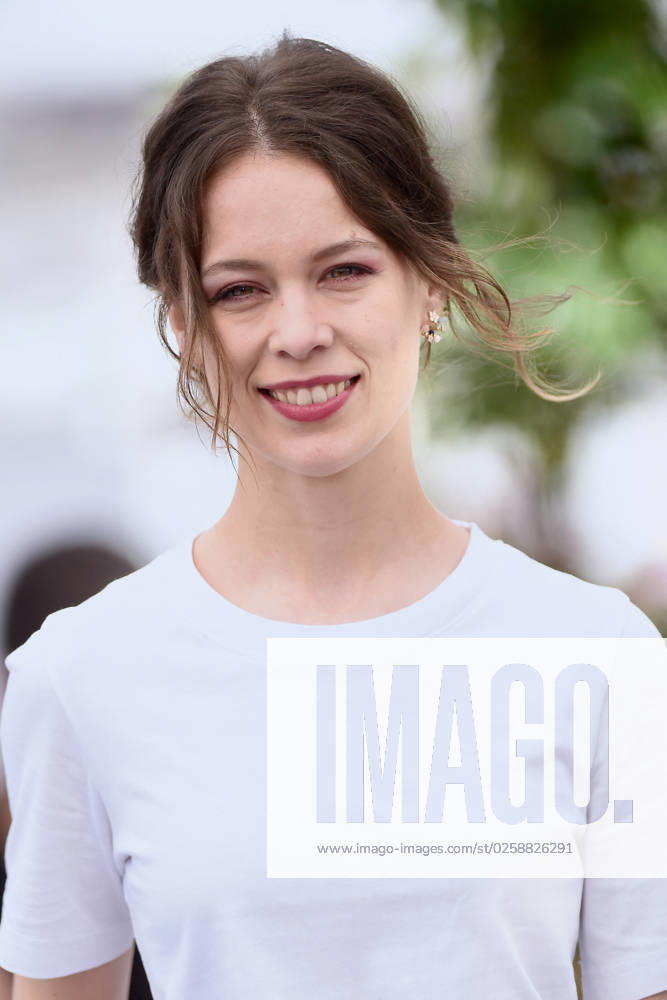 Cannes - Un Certain Regard Photocall Paula Beer attends the photocall for the Un Certain Regard at the 76th annual Cannes film festival at Palais des Festivals on May 17, 2023 in Cannes, France. Photo by Franck Castel ABACAPRESS.COM Cannes France