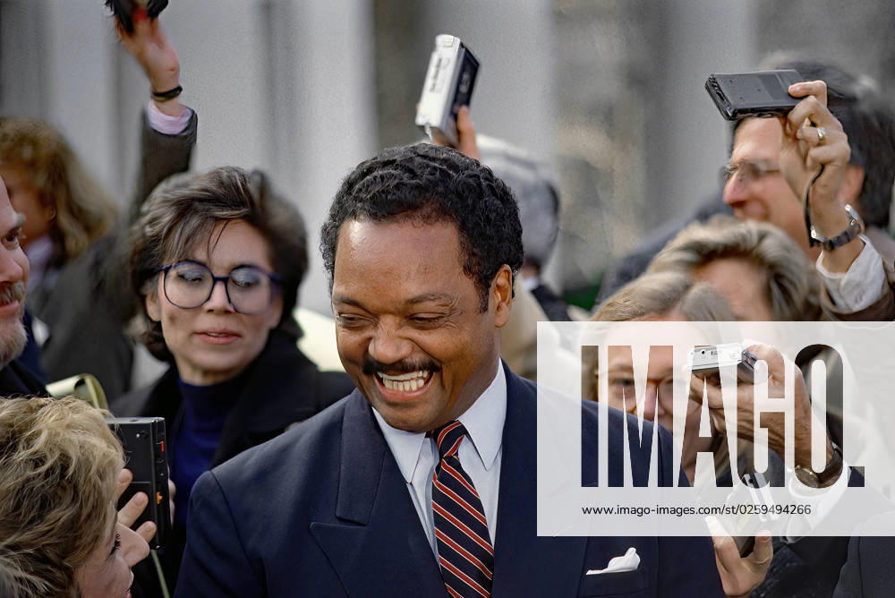 The Reverend Jesse Jackson laughs at a question asked by Andrea Mitchell of NBC (lower left corner) during a news conference outside the White House in the West Wing driveway after he and members of the Jackson family had lunch meeting with President-Elect George H.W. Bush Washington US - ZUMAr142 19881130_zap_r142_002