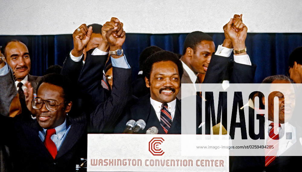 The Reverend Jesse Jackson and DC Mayor Marion Barry (R) grip hands over their heads at the opening of the first Rainbow Coalition national convention at the Walter E. Washington convention center Washington US - ZUMAr142 19860417_zap_r142_001