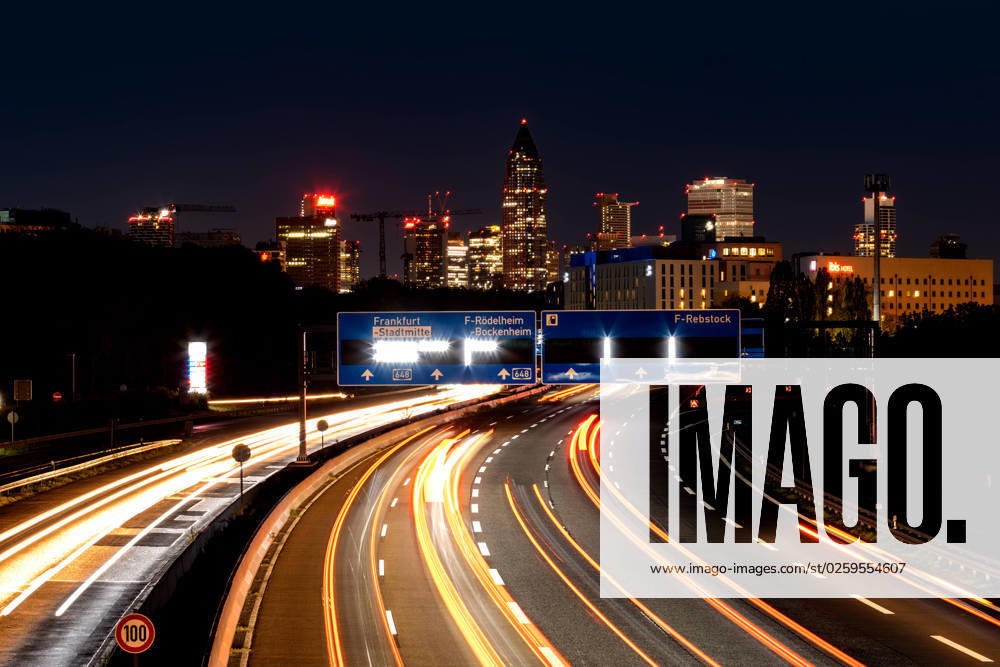 IMAGO Creative, Urban Lifestyle Frankfurt am Main city highway at night. Frankfurt am Main city highway at night. Long exposure of the street. Light beams from the cars. frankfurt_B97A4130