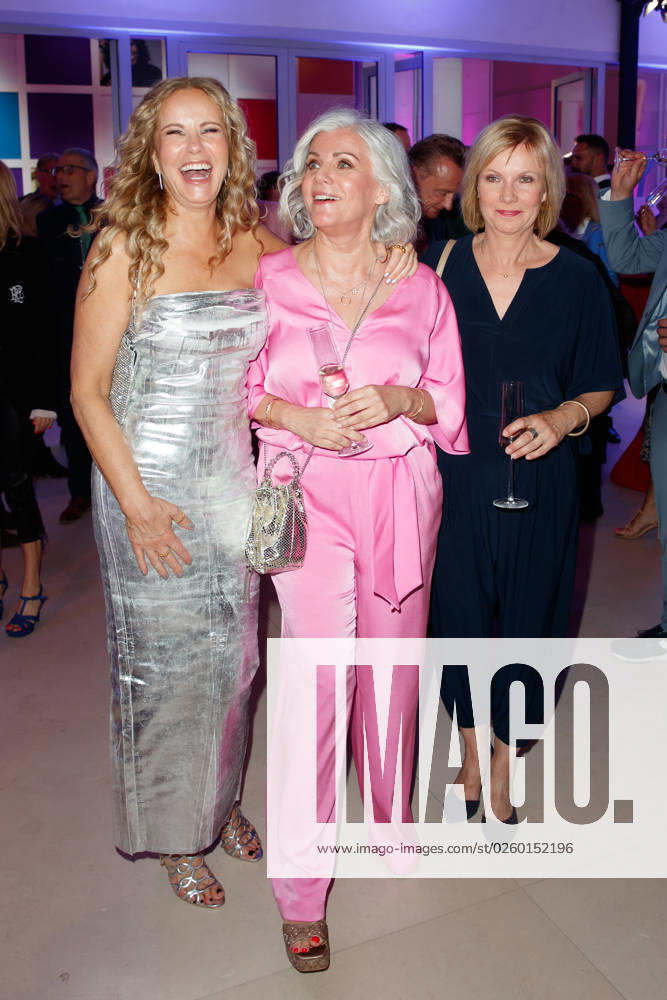 Party - Bertelsmann Katja Burkard, Birgit Schrowange und Ilka Eßmüller bei der Bertelsmann Party 2023 in der Bertelsmann Hauptstadtrepräsentanz am 15.06.2023 in Berlin.