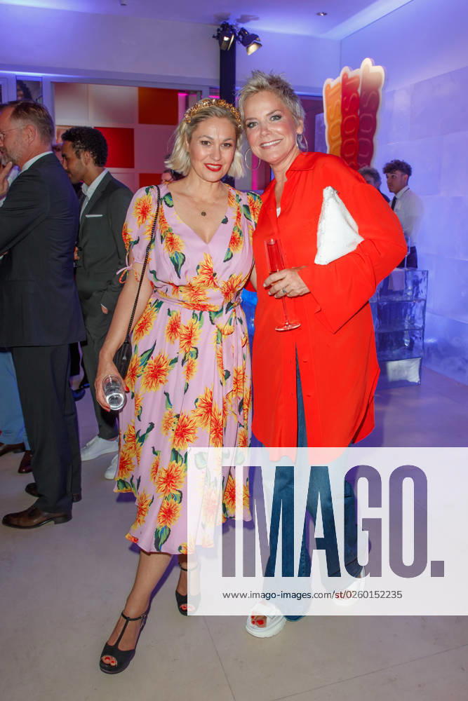 Party - Bertelsmann Ruth Moschner und Inka Bause bei der Bertelsmann Party 2023 in der Bertelsmann Hauptstadtrepräsentanz am 15.06.2023 in Berlin.