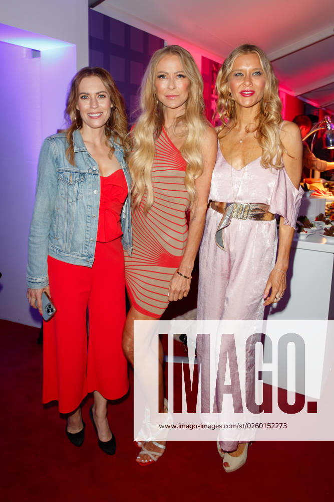 Party - Bertelsmann Jule Goelsdorf, Jenny Elvers und Laura Karasek bei der Bertelsmann Party 2023 in der Bertelsmann Hauptstadtrepräsentanz am 15.06.2023 in Berlin.
