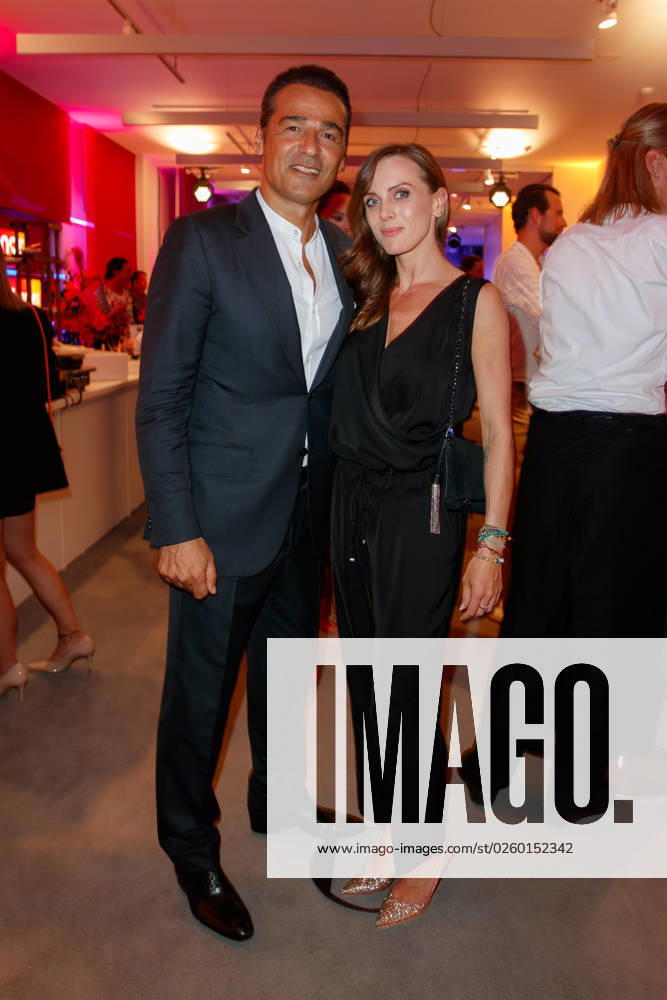 Party - Bertelsmann Erol Sander mit Freundin Rebecca Oehlmann bei der Bertelsmann Party 2023 in der Bertelsmann Hauptstadtrepräsentanz am 15.06.2023 in Berlin.