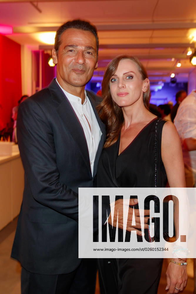 Party - Bertelsmann Erol Sander mit Freundin Rebecca Oehlmann bei der Bertelsmann Party 2023 in der Bertelsmann Hauptstadtrepräsentanz am 15.06.2023 in Berlin.