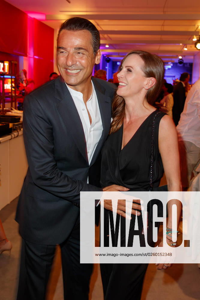 Party - Bertelsmann Erol Sander mit Freundin Rebecca Oehlmann bei der Bertelsmann Party 2023 in der Bertelsmann Hauptstadtrepräsentanz am 15.06.2023 in Berlin.