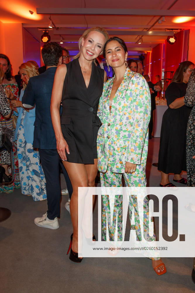 Party - Bertelsmann Isabel Edvardsson und Chryssanthi Kavazi bei der Bertelsmann Party 2023 in der Bertelsmann Hauptstadtrepräsentanz am 15.06.2023 in Berlin.