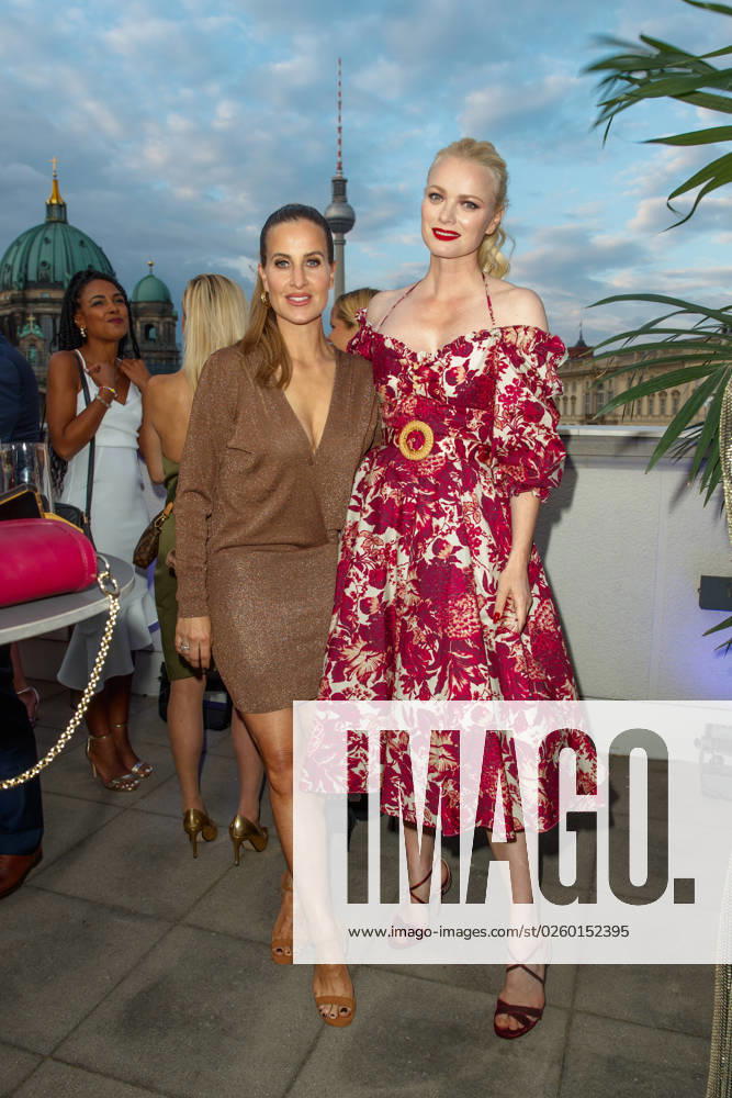 Party - Bertelsmann Charlotte Würdig und Franziska Knuppe bei der Bertelsmann Party 2023 in der Bertelsmann Hauptstadtrepräsentanz am 15.06.2023 in Berlin.