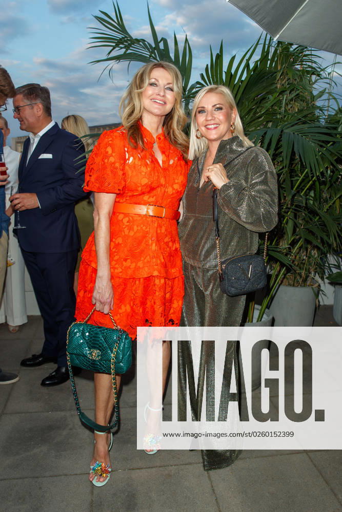 Party - Bertelsmann Frauke Ludowig und Aleksandra Bechtel bei der Bertelsmann Party 2023 in der Bertelsmann Hauptstadtrepräsentanz am 15.06.2023 in Berlin.