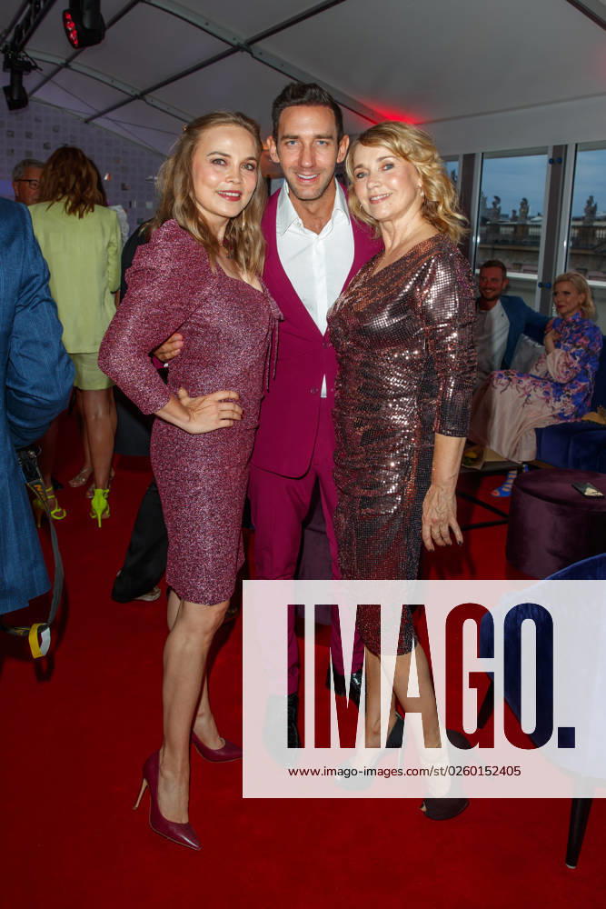 Party - Bertelsmann Regina Halmich, Marcel Remus und Tina Ruland bei der Bertelsmann Party 2023 in der Bertelsmann Hauptstadtrepräsentanz am 15.06.2023 in Berlin.