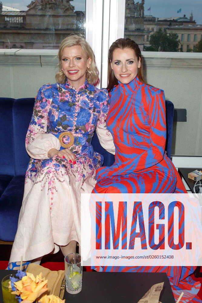 Party - Bertelsmann Eva Habermann und Bella Lesnik bei der Bertelsmann Party 2023 in der Bertelsmann Hauptstadtrepräsentanz am 15.06.2023 in Berlin.