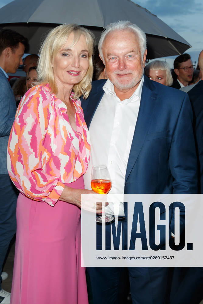 Party - Bertelsmann Wolfgang Kubicki mit Ehefrau Annette Marberth-Kubick bei der Bertelsmann Party 2023 in der Bertelsmann Hauptstadtrepräsentanz am 15.06.2023 in Berlin.