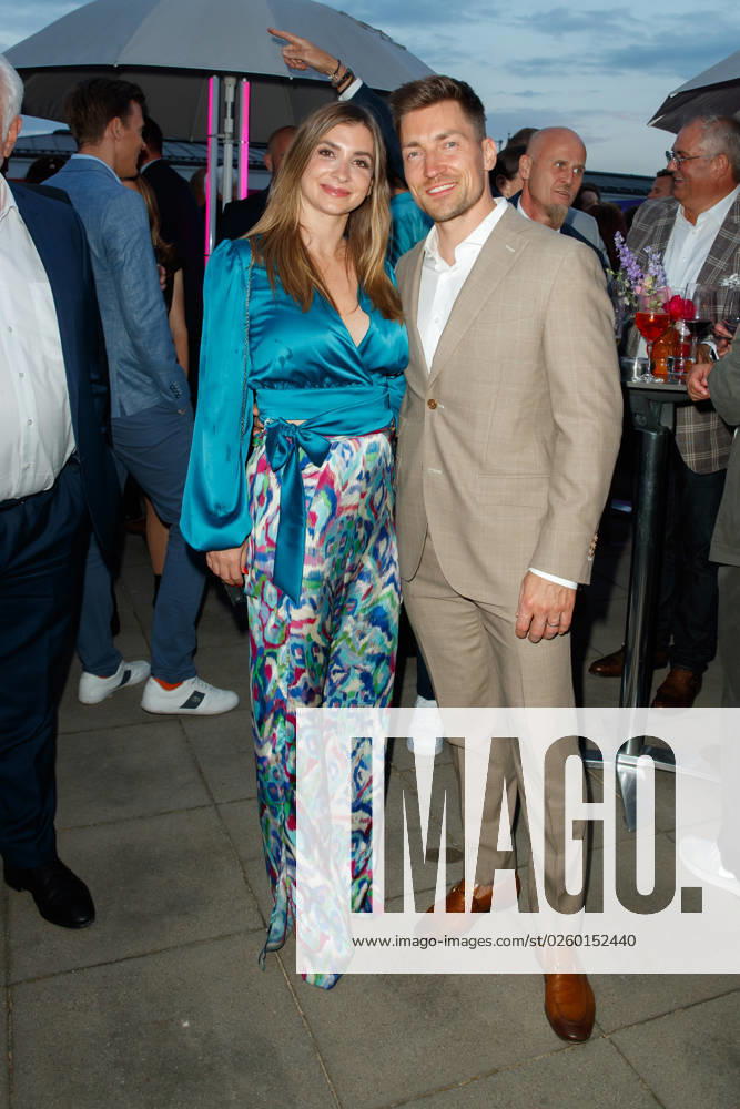 Party - Bertelsmann Philipp Boy mit Ehefrau Vivien Patzig bei der Bertelsmann Party 2023 in der Bertelsmann Hauptstadtrepräsentanz am 15.06.2023 in Berlin.
