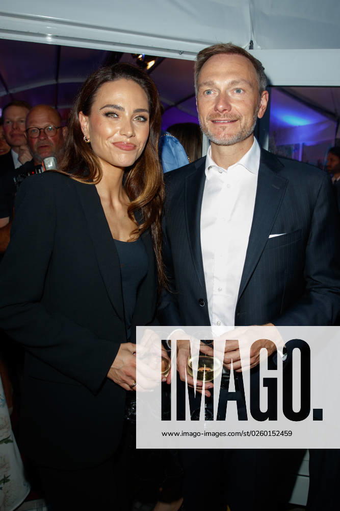 Party - Bertelsmann Christian Lindner mit Ehefrau Franca Lehfeldt bei der Bertelsmann Party 2023 in der Bertelsmann Hauptstadtrepräsentanz am 15.06.2023 in Berlin.
