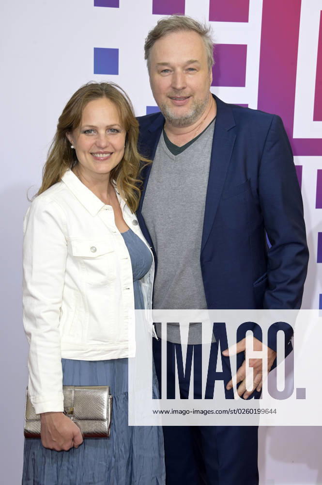 Stephan Grossmann mit Ehefrau Lidija Grossmann bei der Bertelsmann Party 2023 in der Bertelsmann Repräsentanz Unter den Linden. Berlin