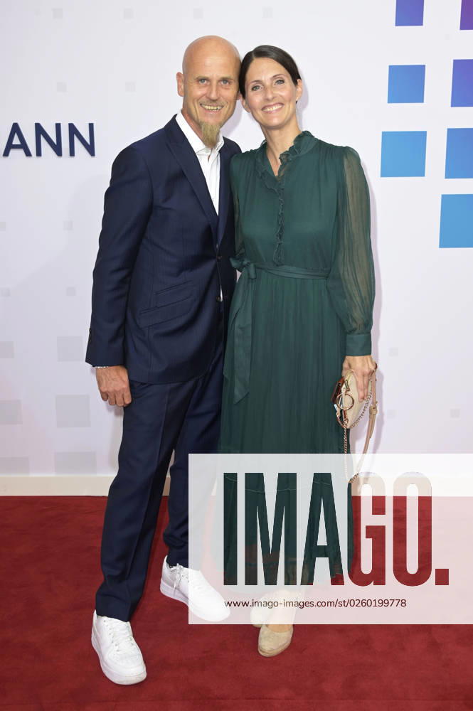 Ralf Zacherl mit Ehefrau Ulrike Leifer bei der Bertelsmann Party 2023 in der Bertelsmann Repräsentanz Unter den Linden. Berlin