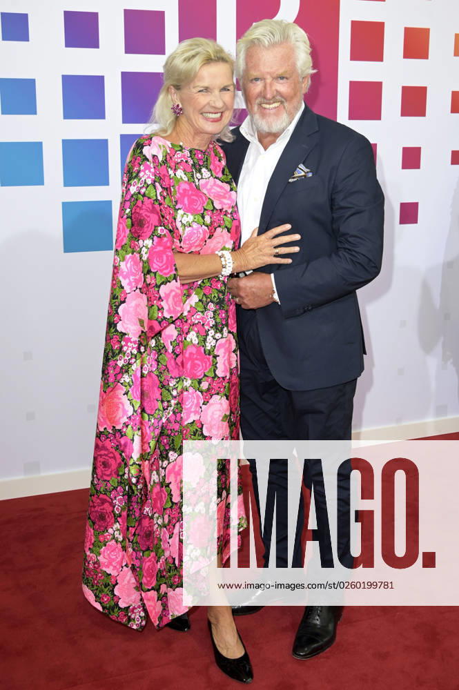Hera Lind mit Ehemann Engelbert Lainer bei der Bertelsmann Party 2023 in der Bertelsmann Repräsentanz Unter den Linden. Berlin