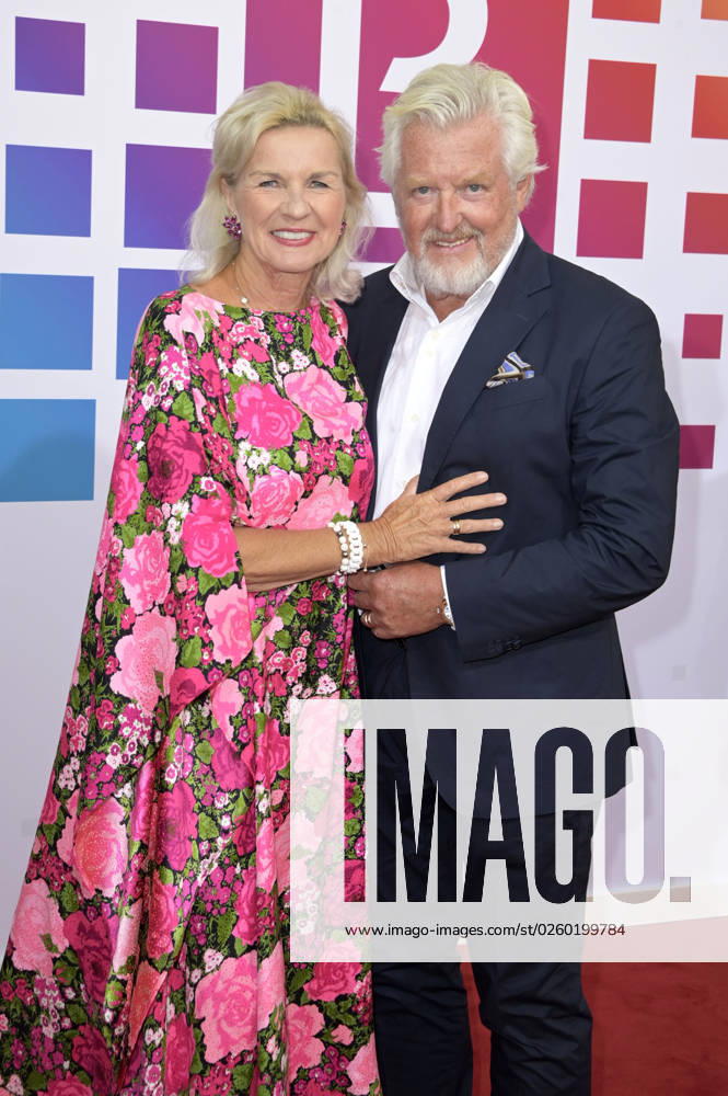 Hera Lind mit Ehemann Engelbert Lainer bei der Bertelsmann Party 2023 in der Bertelsmann Repräsentanz Unter den Linden. Berlin