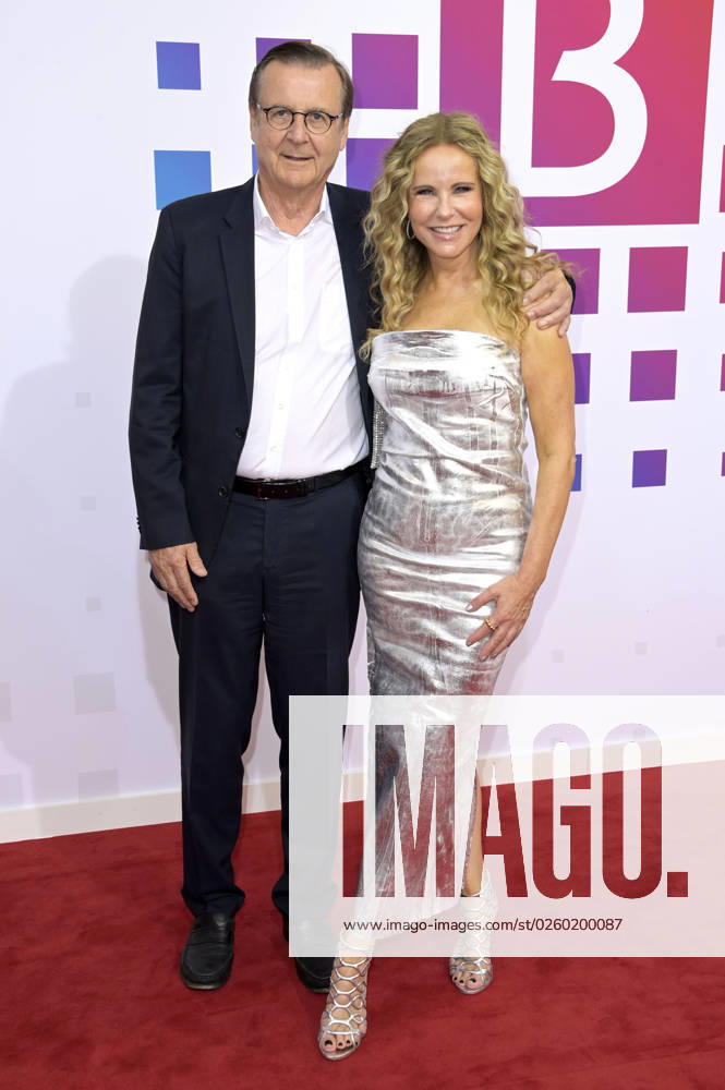 Katja Burkard mit Partner Hans Mahr bei der Bertelsmann Party 2023 in der Bertelsmann Repräsentanz Unter den Linden. Berlin