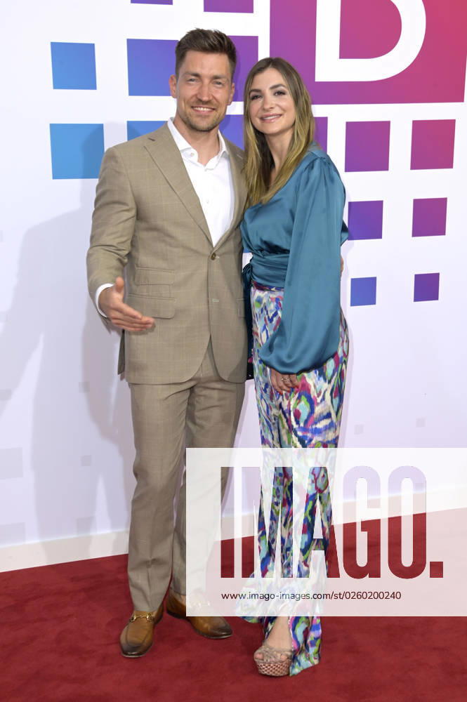 Philipp Boy mit Ehefrau Vivien Patzig bei der Bertelsmann Party 2023 in der Bertelsmann Repräsentanz Unter den Linden. Berlin