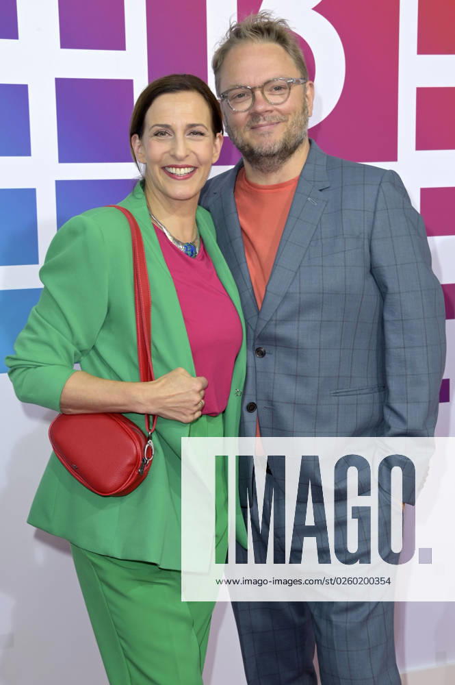 Ulrike Frank mit Ehemann Marc Schubring bei der Bertelsmann Party 2023 in der Bertelsmann Repräsentanz Unter den Linden. Berlin