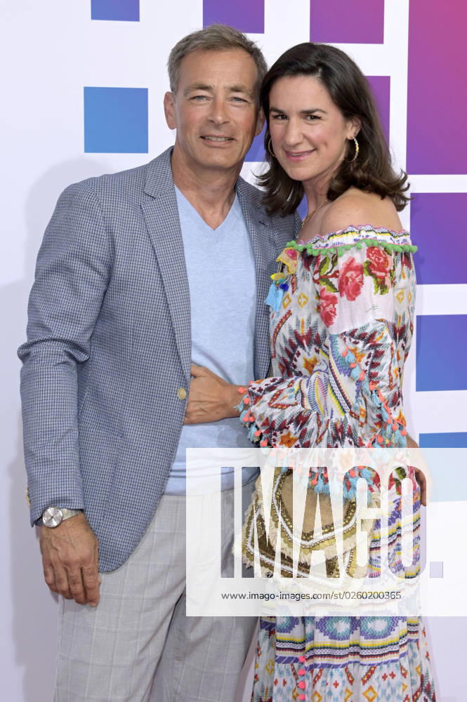 Jan Sosniok mit Ehefrau Nadine Sosniok bei der Bertelsmann Party 2023 in der Bertelsmann Repräsentanz Unter den Linden. Berlin