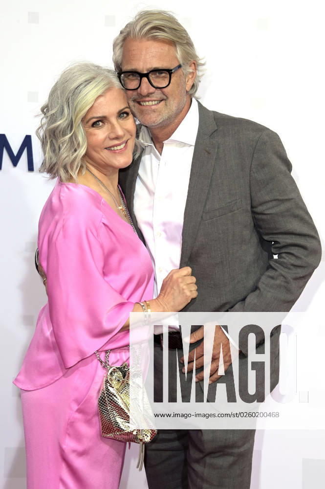 Birgit Schrowange mit Partner Frank Spothelfer bei der Bertelsmann Party 2023 in der Bertelsmann Repräsentanz Unter den Linden. Berlin