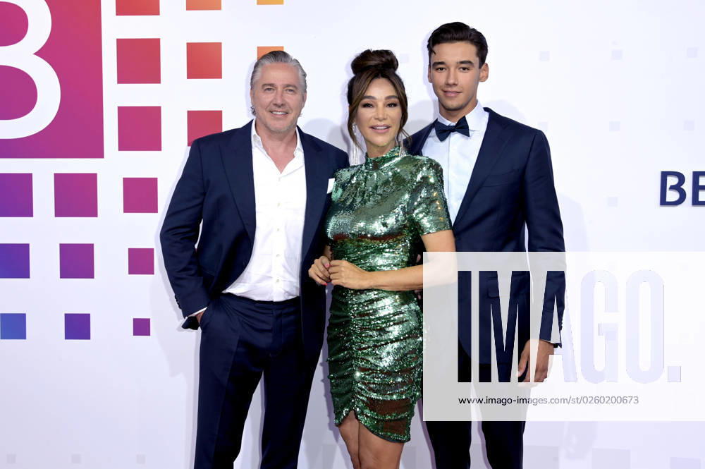 Verona Pooth mit Ehemann Franjo Pooth und Sohn San Diego Pooth bei der Bertelsmann Party 2023 in der Bertelsmann Repräsentanz Unter den Linden. Berlin