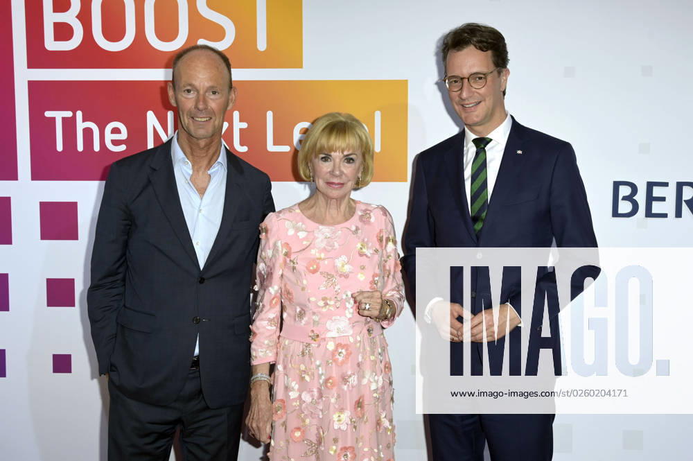 Thomas Rabe, Liz Mohn und Hendrik Wüst bei der Bertelsmann Party 2023 in der Bertelsmann Repräsentanz Unter den Linden. Berlin
