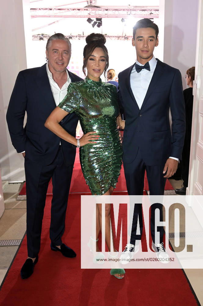 Verona Pooth mit Ehemann Franjo Pooth und Sohn San Diego Pooth bei der Bertelsmann Party 2023 in der Bertelsmann Repräsentanz Unter den Linden. Berlin
