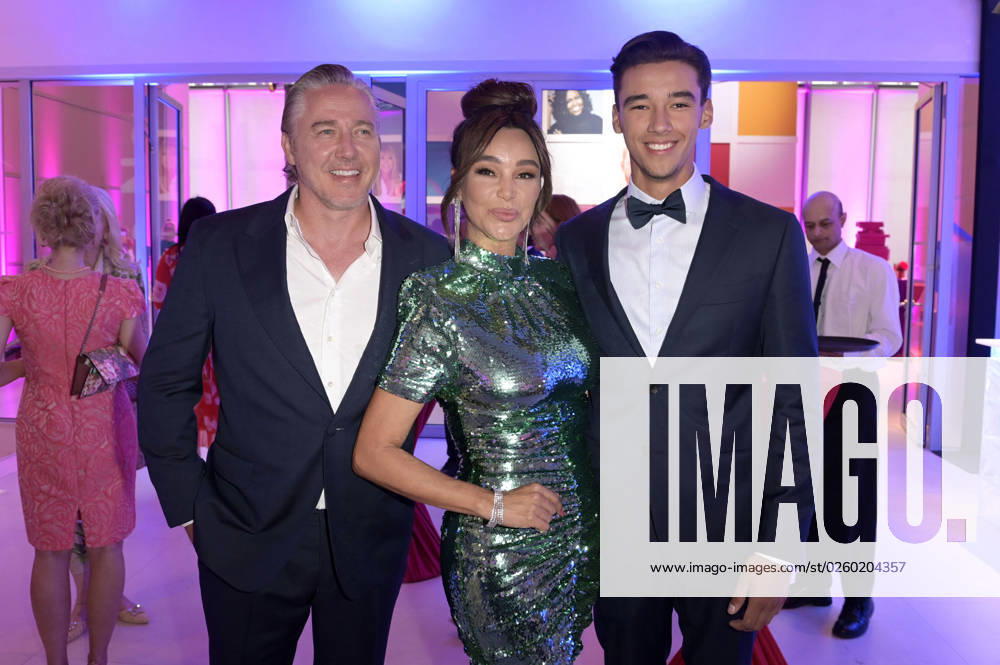 Verona Pooth mit Ehemann Franjo Pooth und Sohn San Diego Pooth bei der Bertelsmann Party 2023 in der Bertelsmann Repräsentanz Unter den Linden. Berlin