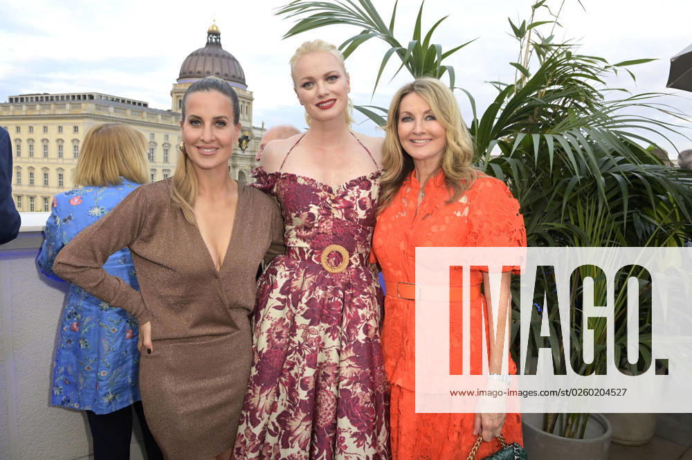 Charlotte Würdig, Franziska Knuppe und Frauke Ludowig bei der Bertelsmann Party 2023 in der Bertelsmann Repräsentanz Unter den Linden. Berlin