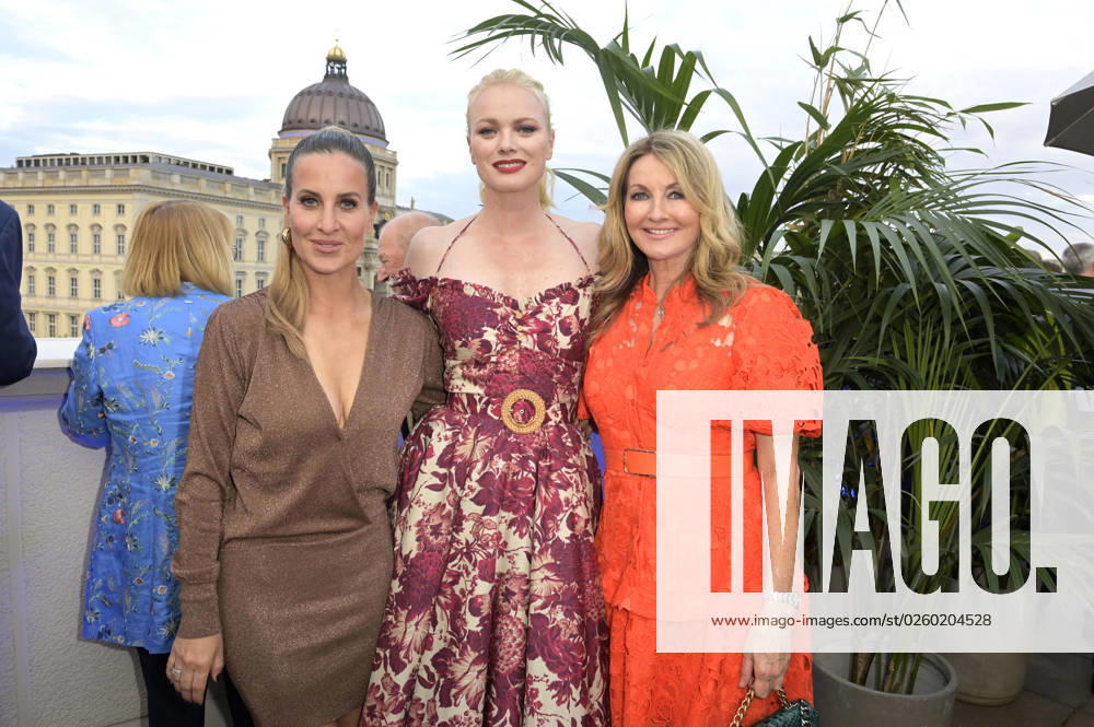 Charlotte Würdig, Franziska Knuppe und Frauke Ludowig bei der Bertelsmann Party 2023 in der Bertelsmann Repräsentanz Unter den Linden. Berlin